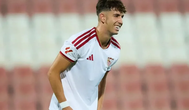Miguel Sierra se reivindica en la pretemporada del Sevilla con dos goles decisivos