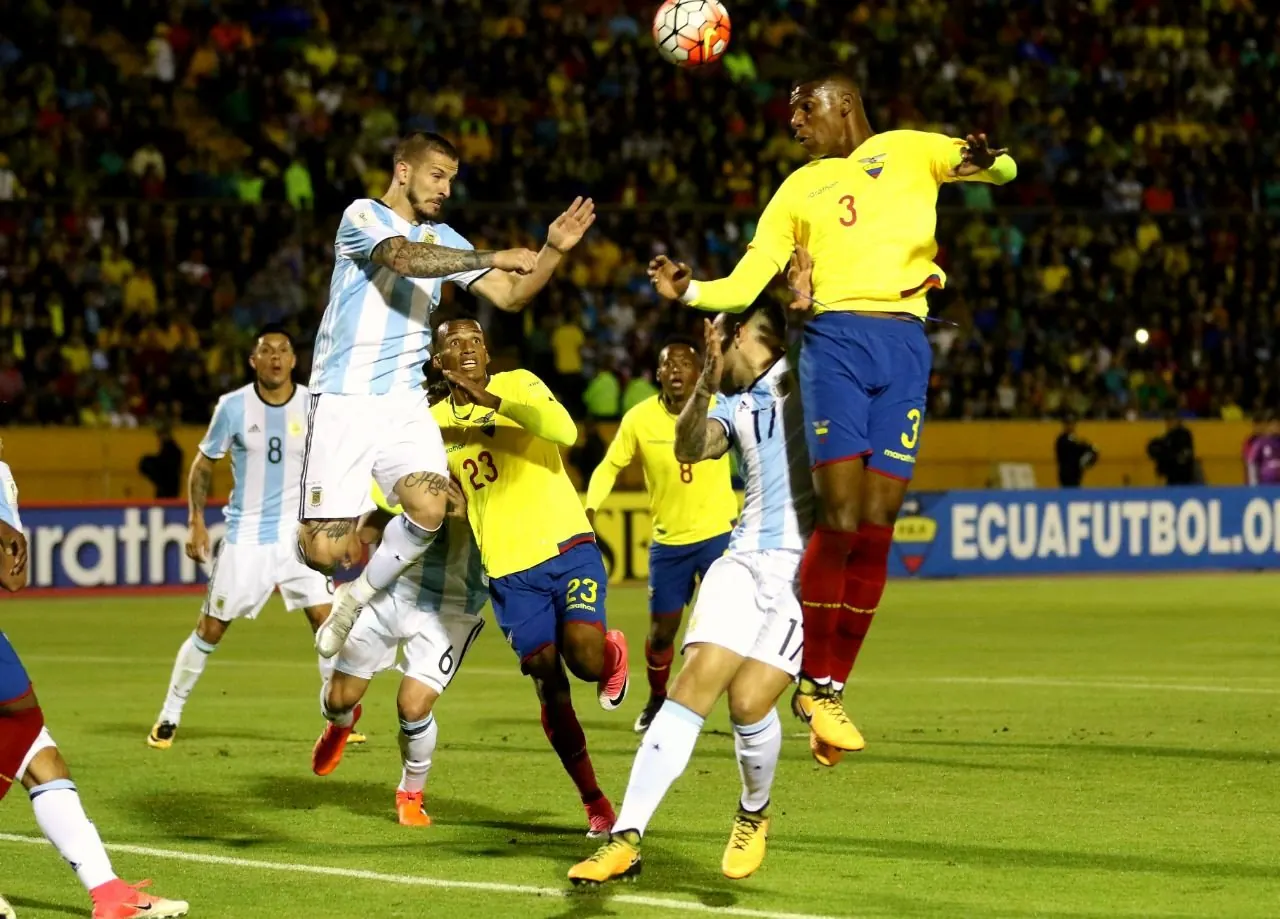 Jugadores de Argentina y Suiza durante un partido del Mundial 2026