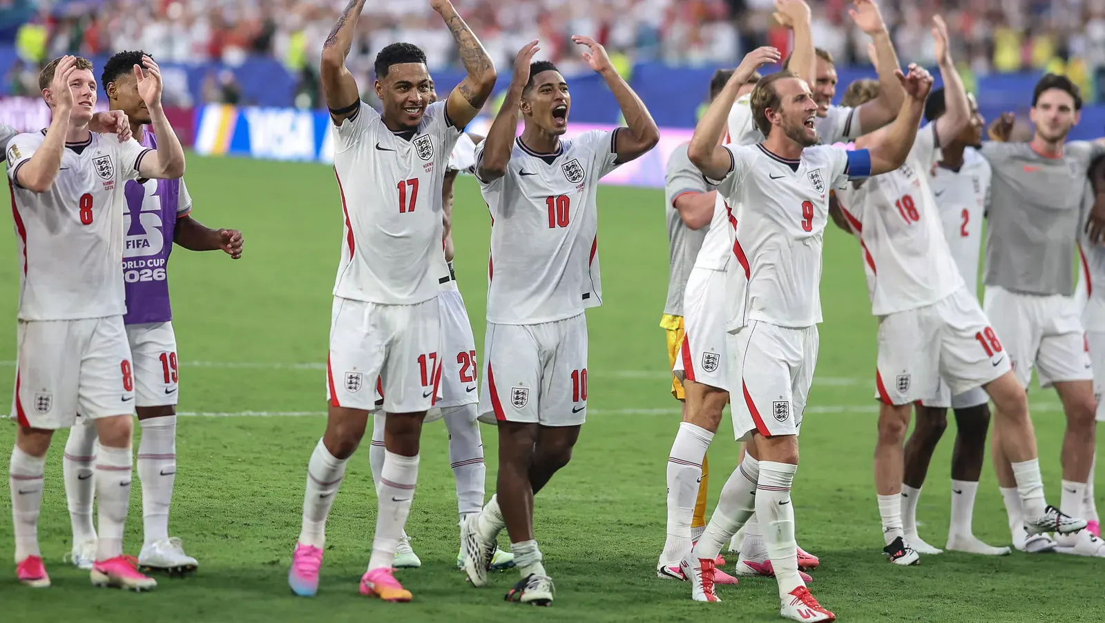 Jude Bellingham, jugador de Inglaterra, celebra un gol clave durante el partido del Mundial 2026 contra Noruega.