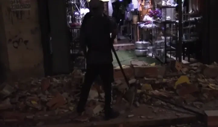 El balance de víctimas por los devastadores terremotos que sacudieron Venezuela el pasado 24 de junio continúa actualizándose, elevando la c