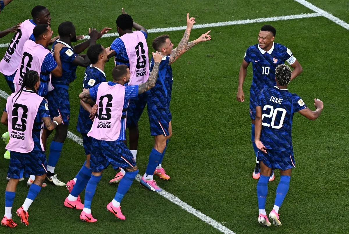Kylian Mbappé, capitán de Francia, celebra tras marcar un gol crucial en el partido contra Paraguay en el Mundial 2026.