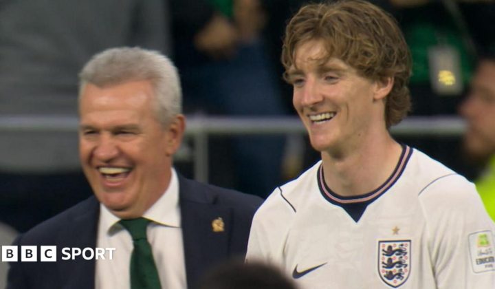 El extremo inglés Anthony Gordon ha restado importancia a un intercambio verbal con el seleccionador mexicano Javier Aguirre durante el part