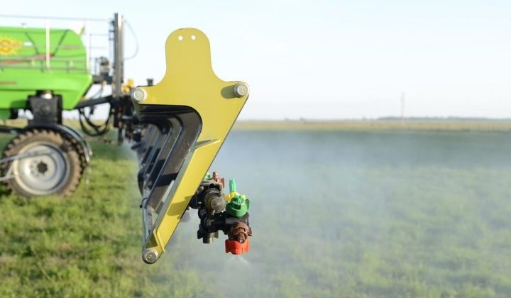 El campo argentino se encuentra en un momento crucial de debate sobre la regulación de los fitosanitarios. Referentes de la agroindustria y