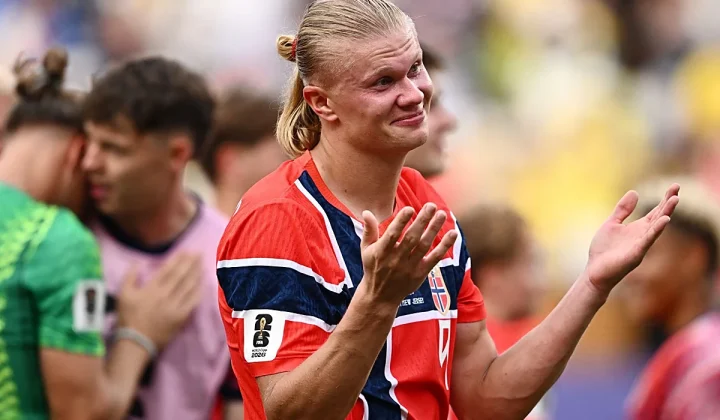 Erling Haaland fue la figura estelar en la histórica victoria de Noruega contra Brasil en el Mundial, anotando un impresionante doblete que