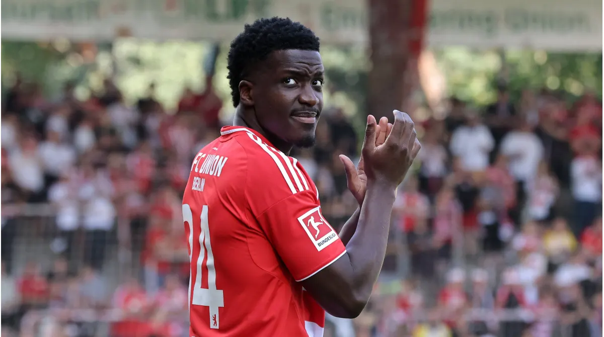 El Union Berlin ha hecho oficial la continuidad de Stanley Nsoki en sus filas. Tras una temporada cedido, el club capitalino ha ejercido su