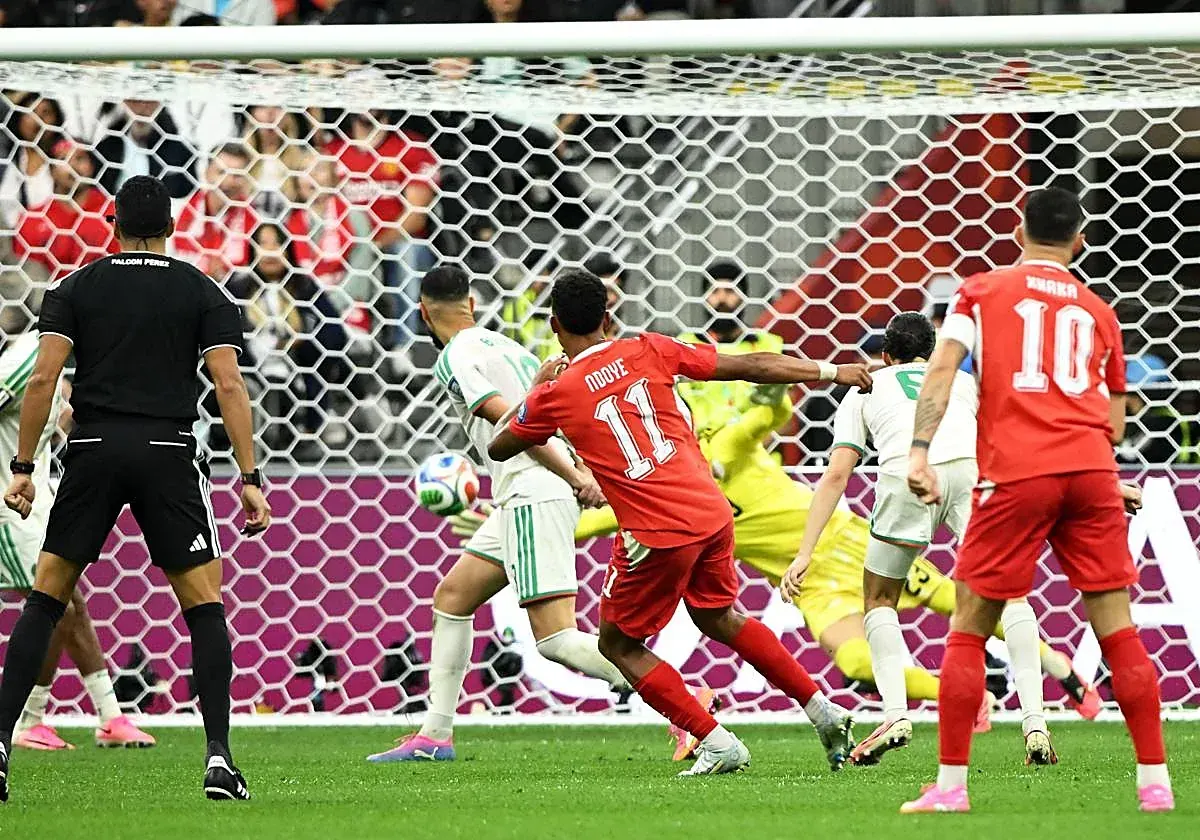 Jugadores de Suiza celebrando un gol durante el partido contra Argelia en el Mundial.