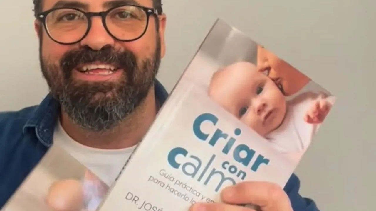 El pediatra José María Carmona advierte sobre la idealización de la lactancia materna y la presión que sufren las madres