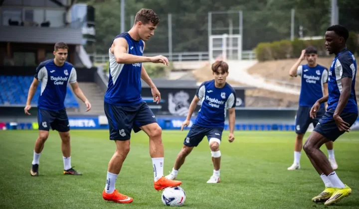 La Real Sociedad se mide al Chelsea de Xabi Alonso en Stamford Bridge como ensayo general antes de la Liga