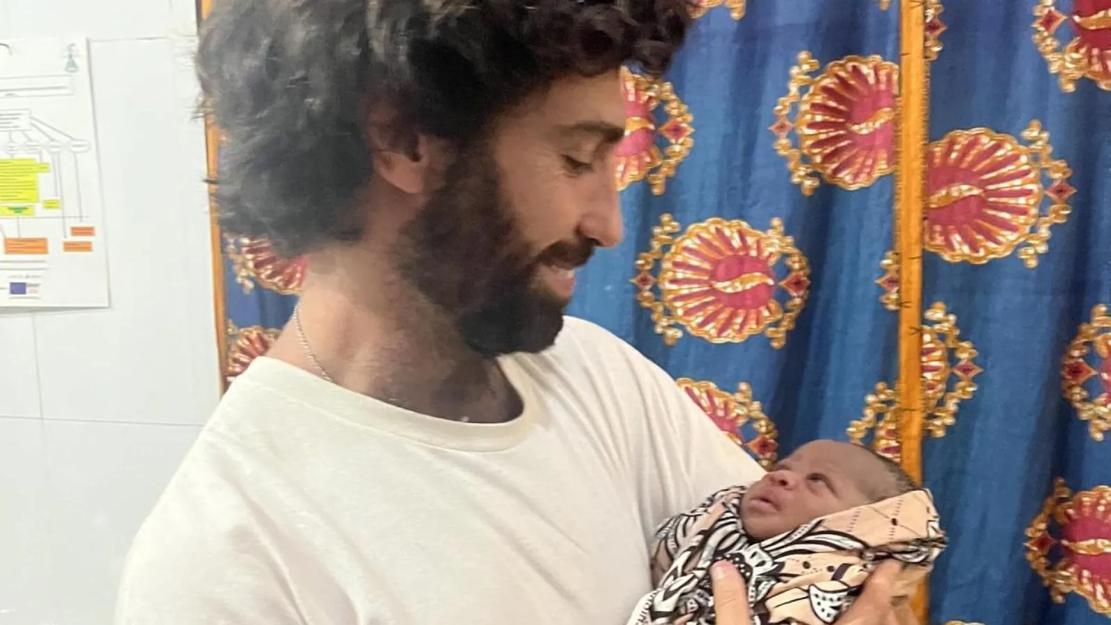 Carlos Bobillo, misionero de Hakuna y fundador de Komera, durante su labor en Burundi